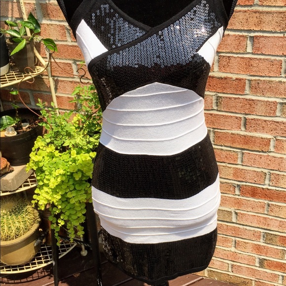 Sold Body-con criss-cross sequin bandage dress - Picture 4 of 13